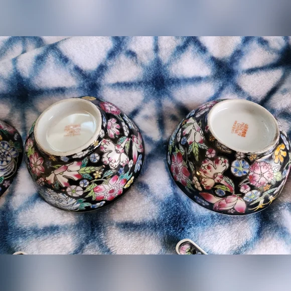 Jingdezhen 9 Peices Millefleur Famille Noire 4 Bowls, 4 Spoons & 1 Serving Spoon - Picture 4 of 12